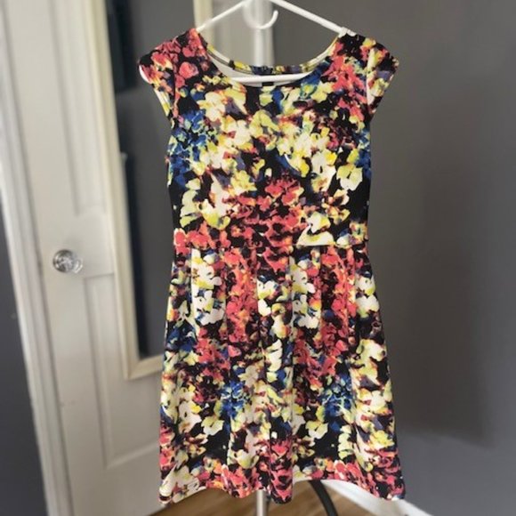 Floral Short Sleeve Fit & Flare Dress - Black - Picture 1 of 1